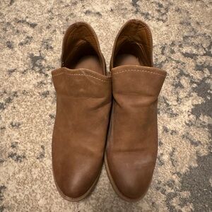 Universal Thread Women’s Tan Loafers